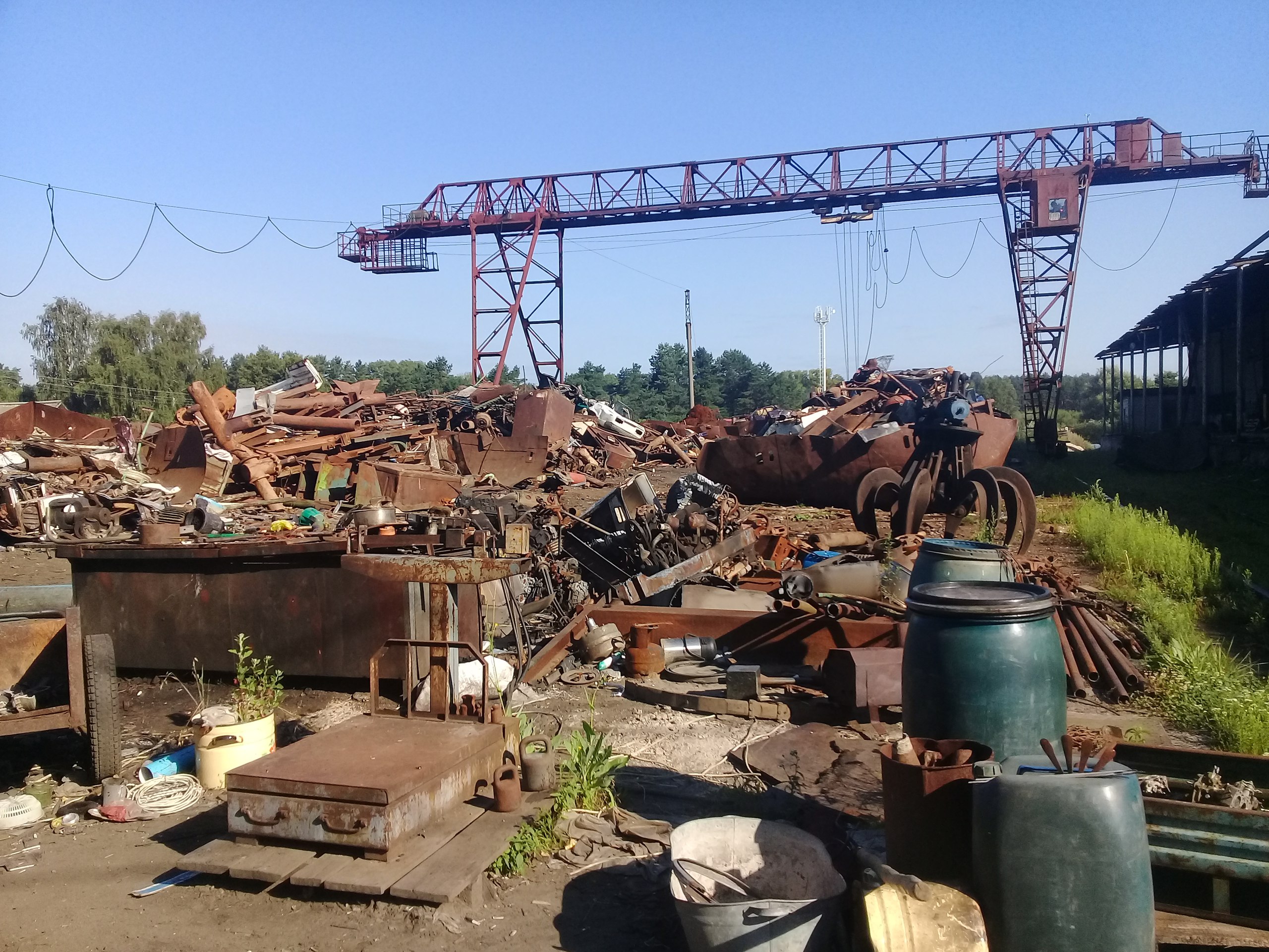 Чермет омск на сегодня. Металлолом. Чермет. Краны на базах приема металла. Сбор металлолома.